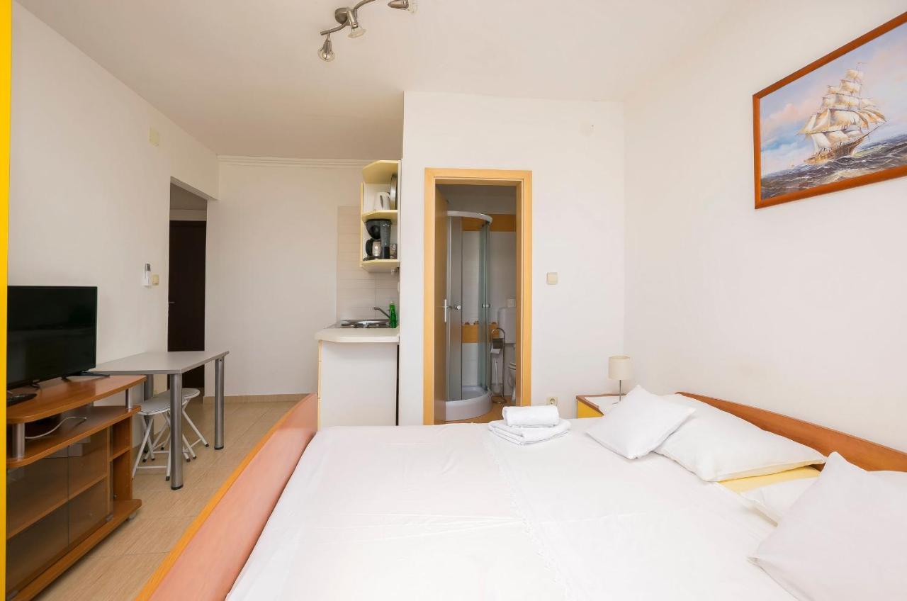 Apartments And Rooms Mare Vodice Exterior foto